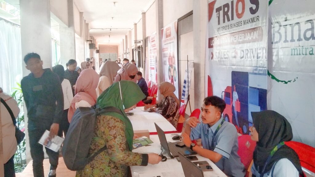 Ratusan Loker Disediakan Disnakertrans Tulungagung dalam Job Fair 2024