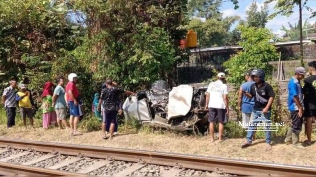 Mobil Tertemper Kereta Api, Satu Orang Tewas di Tulungagung
