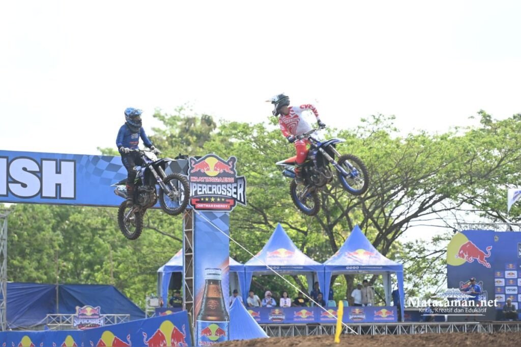 Saksikan! Supercrosser 2024 Dirtwar Suguhkan Atraksi Lompatan Tinggi