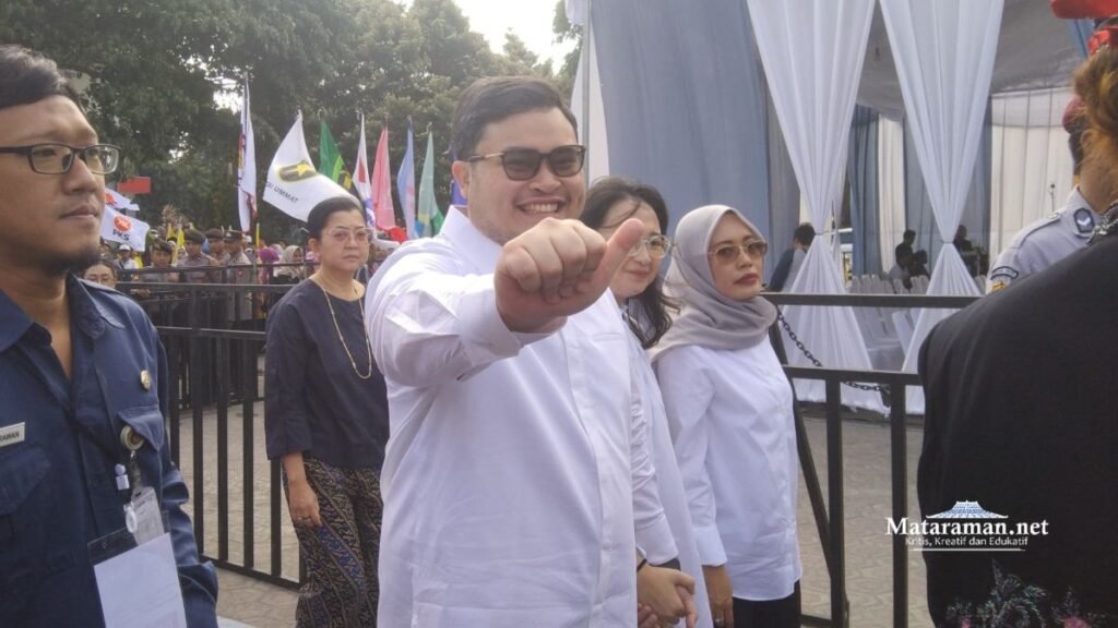 Mas Dhito-Mbak Dewi Resmi Mendaftar Pilkada Kediri