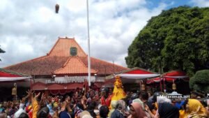 Ribuan Warga Antusias Berebut Bibit Buah hingga Tumpeng di Hari Jadi Trenggalek 830