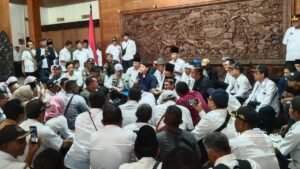 Ratusan Kades Tak Langgar Netralitas saat Desak Bupati Trenggalek Daftar Pilbup
