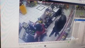 Polisi Buru Pelaku Perampokan Minimarket di Tulungagung Gunakan Celurit