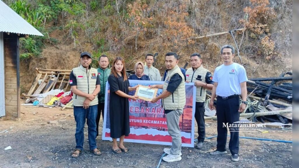 Bawaslu Trenggalek Salurkan Bantuan ke Korban Kebakaran Rumah Petugas PKD