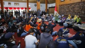 Warga Munjungan Geruduk Pendopo Trenggalek, Pemkab Janji Cek Limbah Tambak
