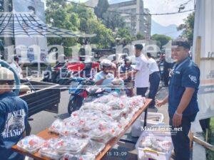 Tim Pemenangan Firhando Gumelar-H Rudi Bagikan Ribuan Paket Makan Gratis di Jumat Berkah