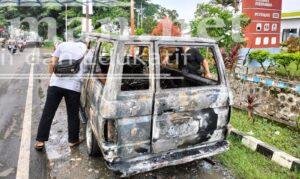 Pengemudi Luka Usai Minibus Terbakar di SPBU Tulungagung