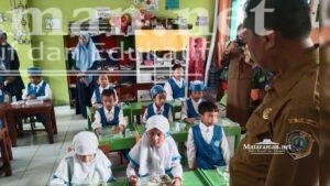Menu MBG Hari Pertama Ayam Goreng dan Oseng Wortel di Al Azhaar Tulungagung