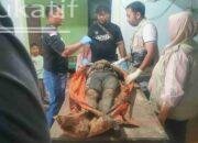 Kakek Blitar Kelelahan Saat Pladu Cari Ikan di Sungai Brantas