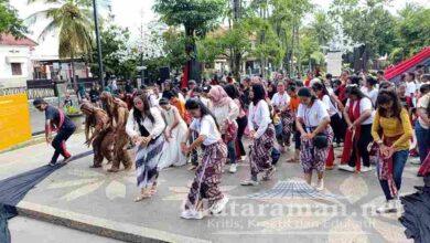 Selama 4 Jam Nonstop Penari Meriahkan Hari Tari Sedunia di Tulungagung
