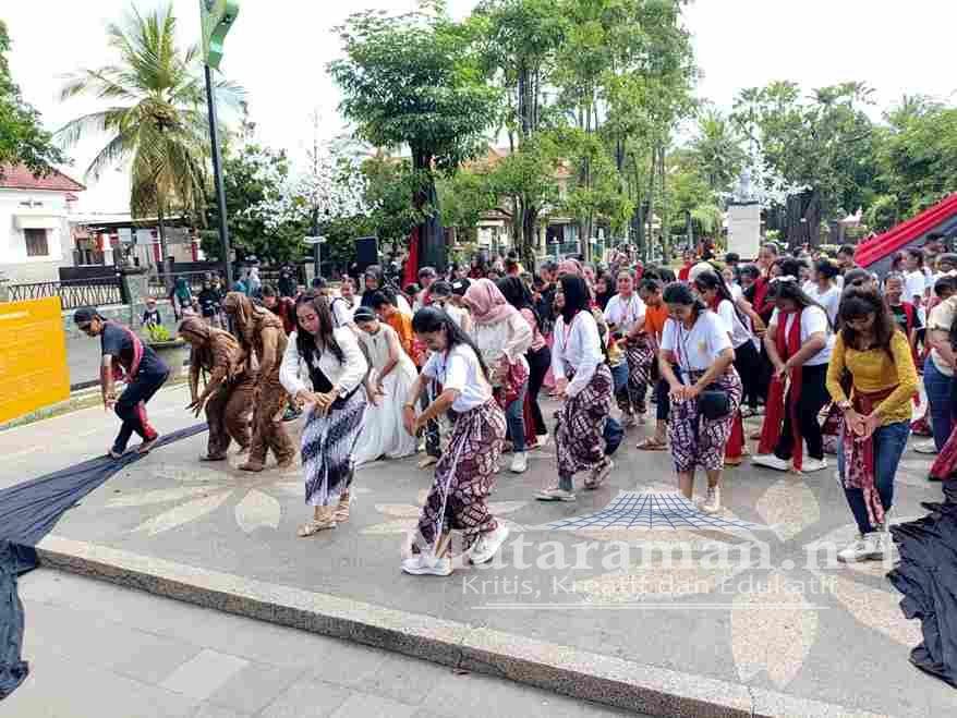 Selama 4 Jam Nonstop Penari Meriahkan Hari Tari Sedunia di Tulungagung