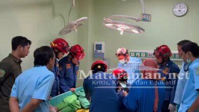 Damkar-Tim Medis Tangani Dua Cincin Tertutup Kulit ODGJ Trenggalek