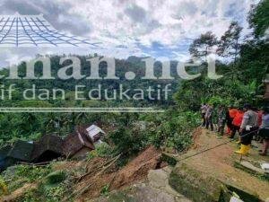 Hujan Tiga Jam Sebabkan Tebing Longsor, Menimpa 3 Rumah di Trenggalek