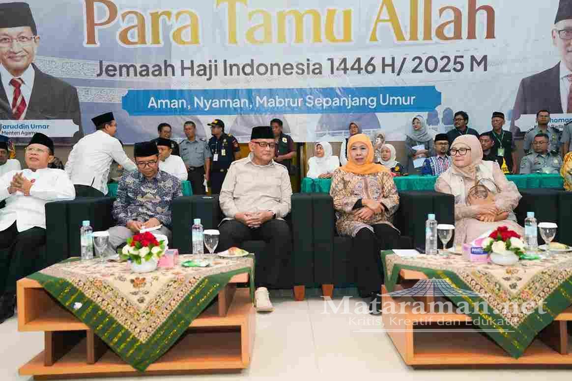 Khofifah Lepas Kloter Pertama Haji Jatim 2025, Doakan Indonesia Aman dan Sejahtera
