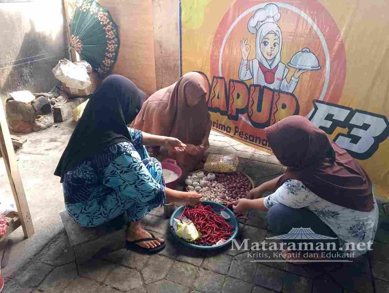 Dapur Umum Ma'arif Sediakan Ribuan Makanan untuk Korban Banjir Trenggalek
