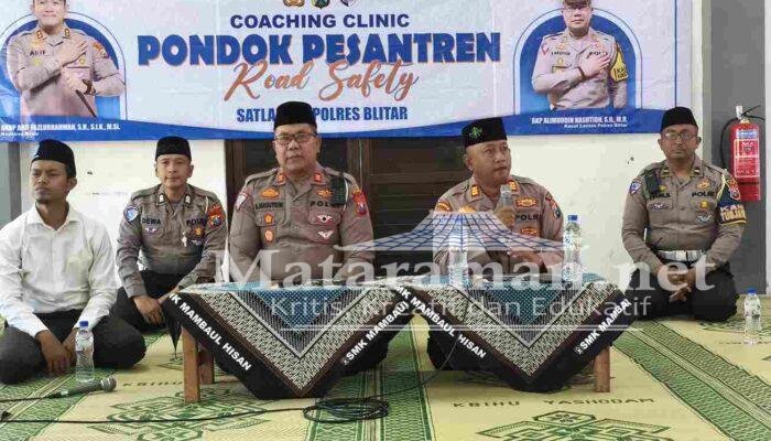 Polres Blitar Ajak Ratusan Santri Jadi Pelopor Tertib Lalu Lintas