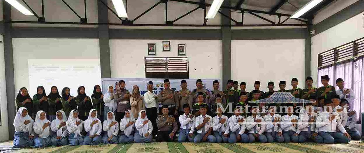 Polres Blitar Ajak Ratusan Santri Jadi Pelopor Tertib Lalu Lintas