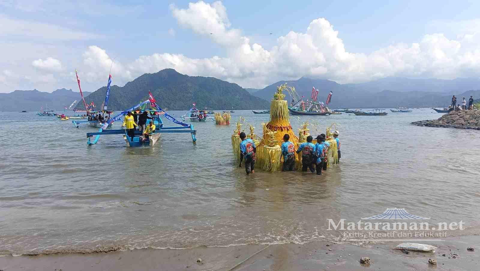 Upacara Adat Labuh Laut Karanggongso Trenggalek, Rasa Syukur kepada Allah SWT
