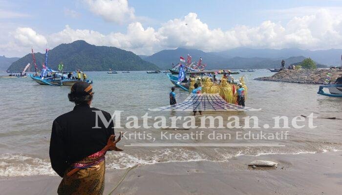 Upacara Adat Labuh Laut Karanggongso Trenggalek, Rasa Syukur kepada Allah SWT