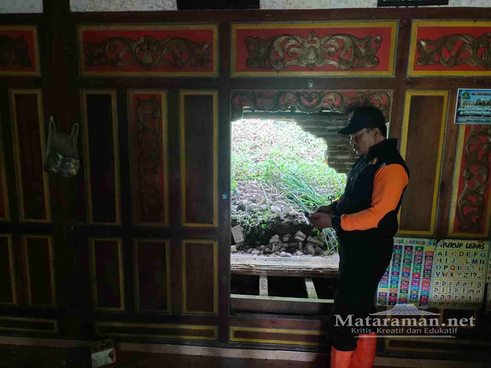 Longsor di Tulungagung Sebabkan Tembok Rumah warga Jebol