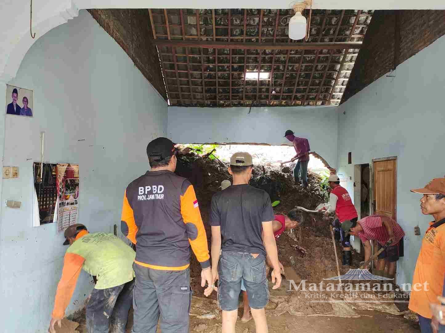 Longsor di Tulungagung Sebabkan Tembok Rumah warga Jebol