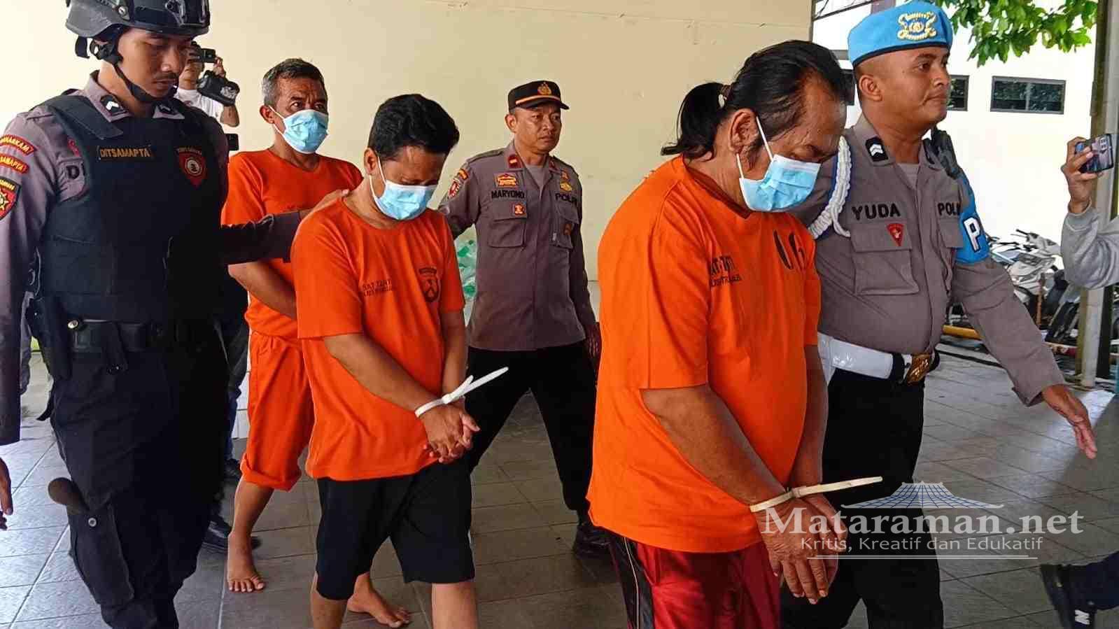 Tiga Pria Mengaku Wartawan Dilaporkan Peras Kades di Trenggalek, Diamankan Polisi