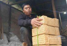 Dhany Raup Cuan dari Besek Trenggalek Berdayakan Puluhan Emak-emak