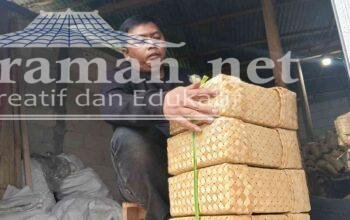 Dhany Raup Cuan dari Besek Trenggalek Berdayakan Puluhan Emak-emak