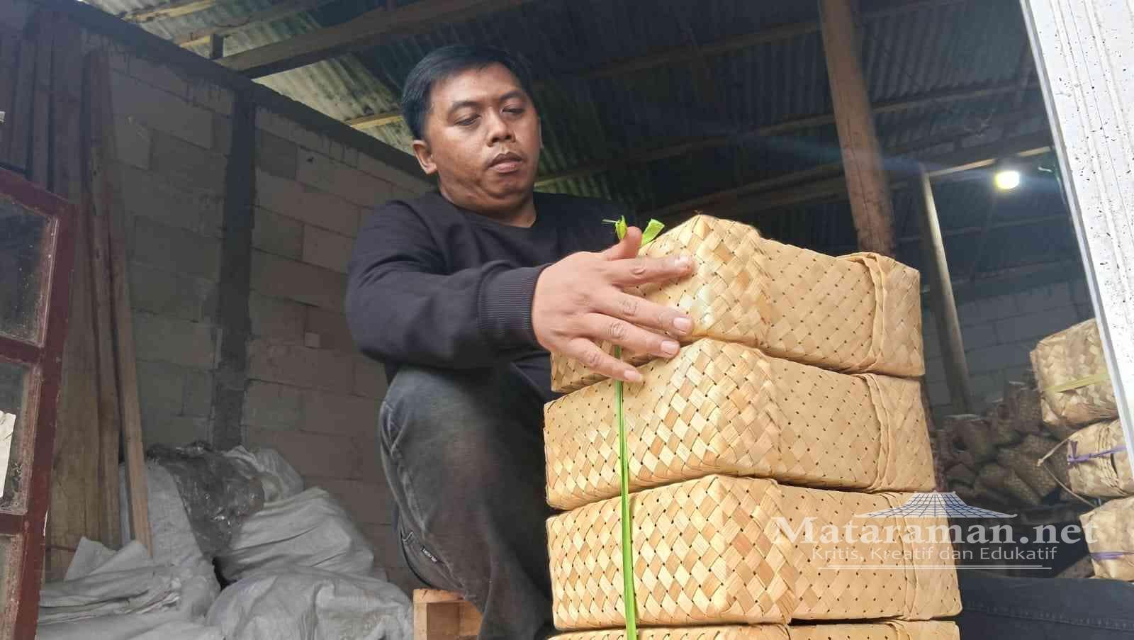 Dhany Raup Cuan dari Besek Trenggalek Berdayakan Puluhan Emak-emak