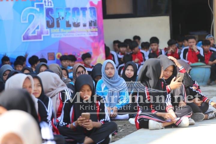 Kemeriahan Diesnatalis ke-21 SMKN 2 Trenggalek. (and