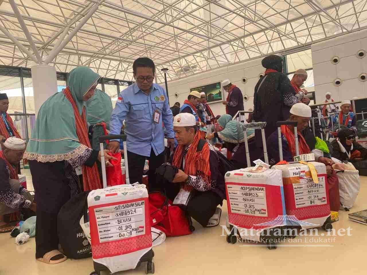 Overload Tas Kabin, Jemaah Haji Diminta Tertib Bawa Barang Pulang