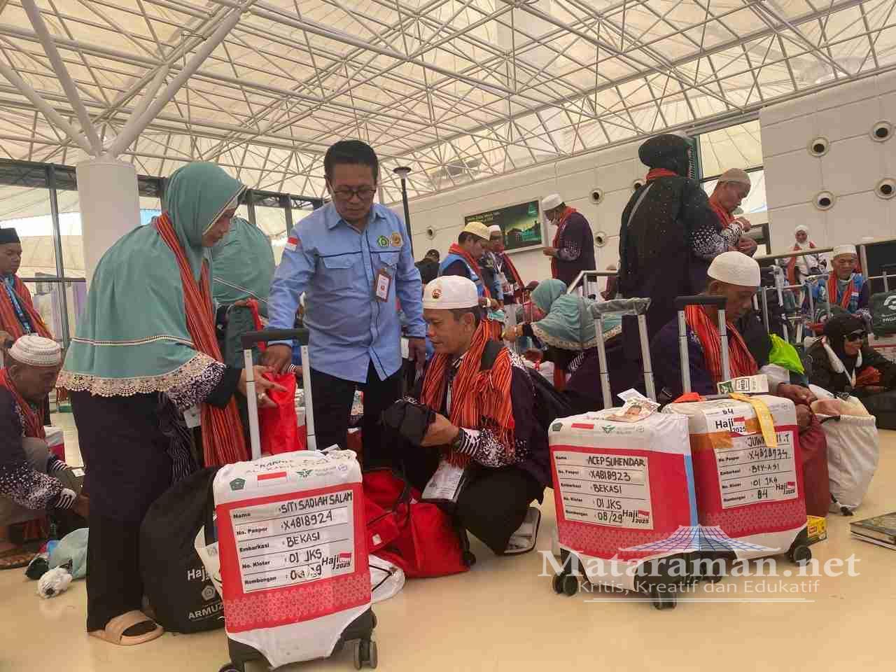 Overload Tas Kabin, Jemaah Haji Diminta Tertib Bawa Barang Pulang