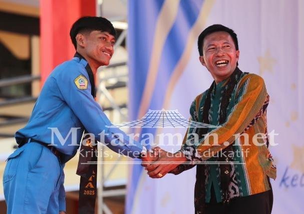 Lulusan SMKN 2 Trenggalek, Kepsek: Soft Skill Hantarkan Indonesia Emas 2045