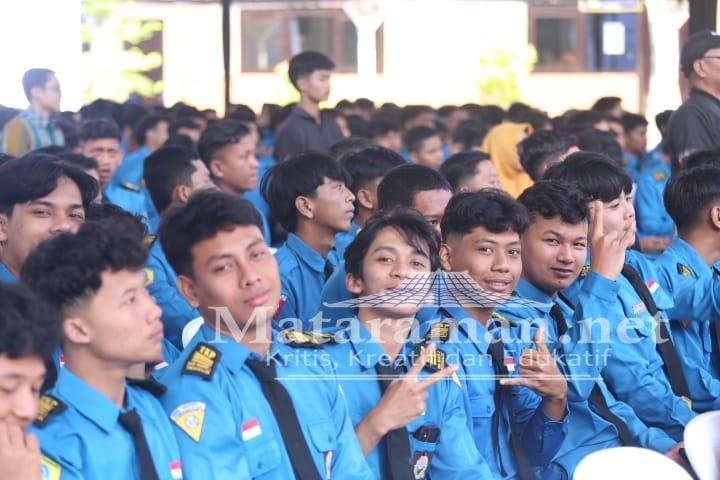 Lulusan SMKN 2 Trenggalek, Kepsek: Soft Skill Hantarkan Indonesia Emas 2045