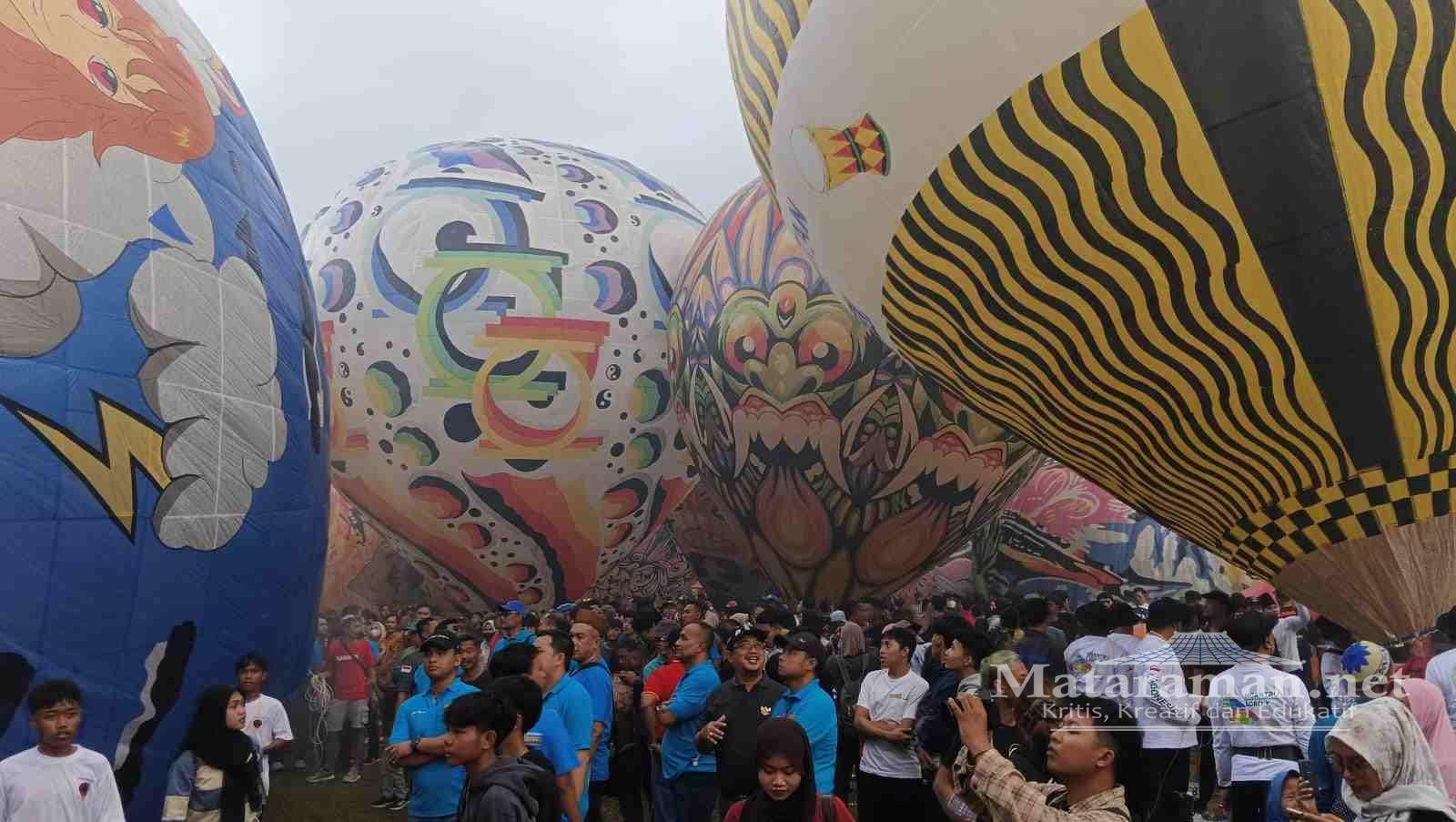 Ribuan Masyarakat Antusias Saksikan Festival Balon Tulungagung