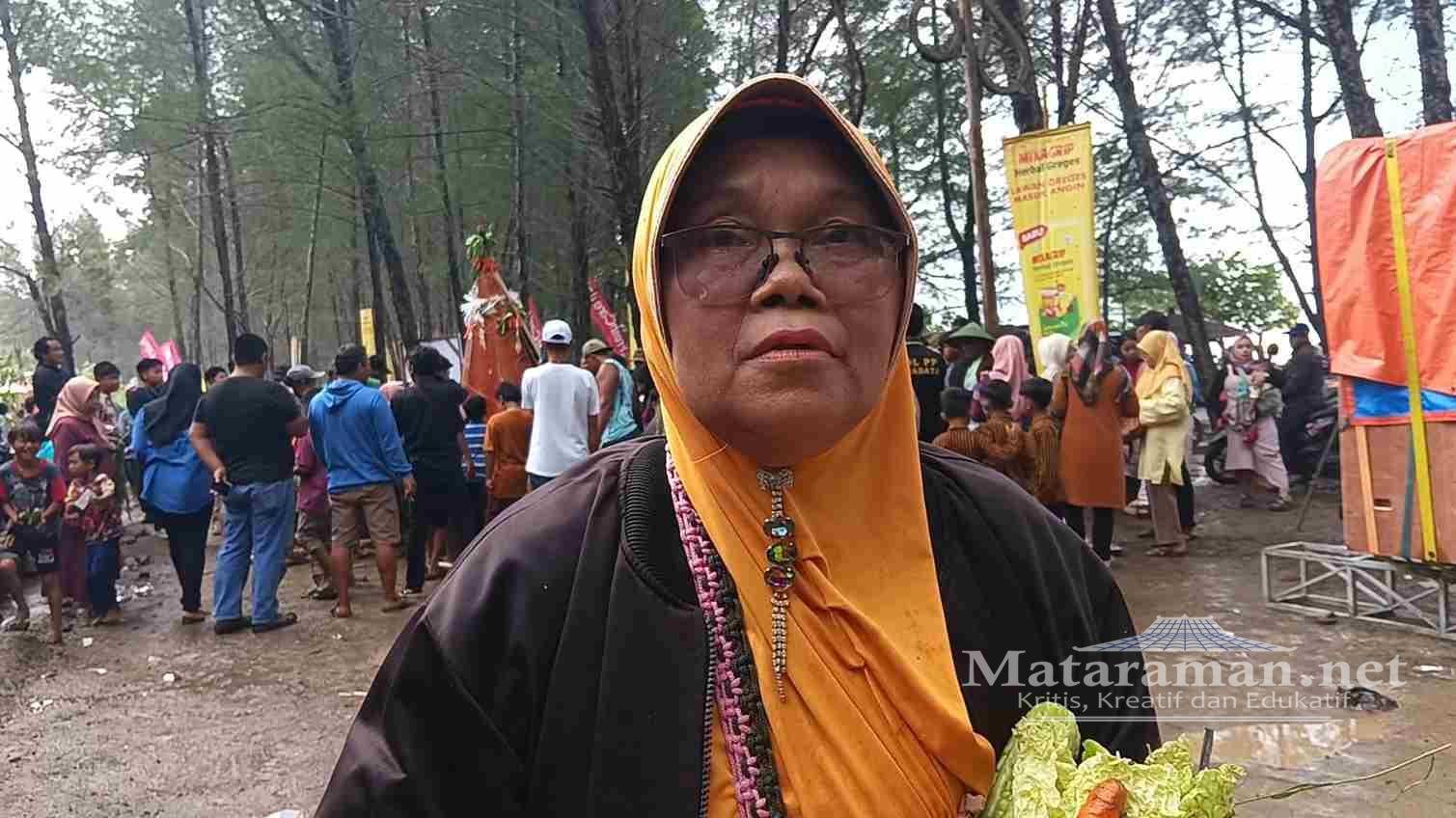Meriah, Grebeg Suro Pantai Gemah Ratusan Warga Berebut Tumpeng Agung