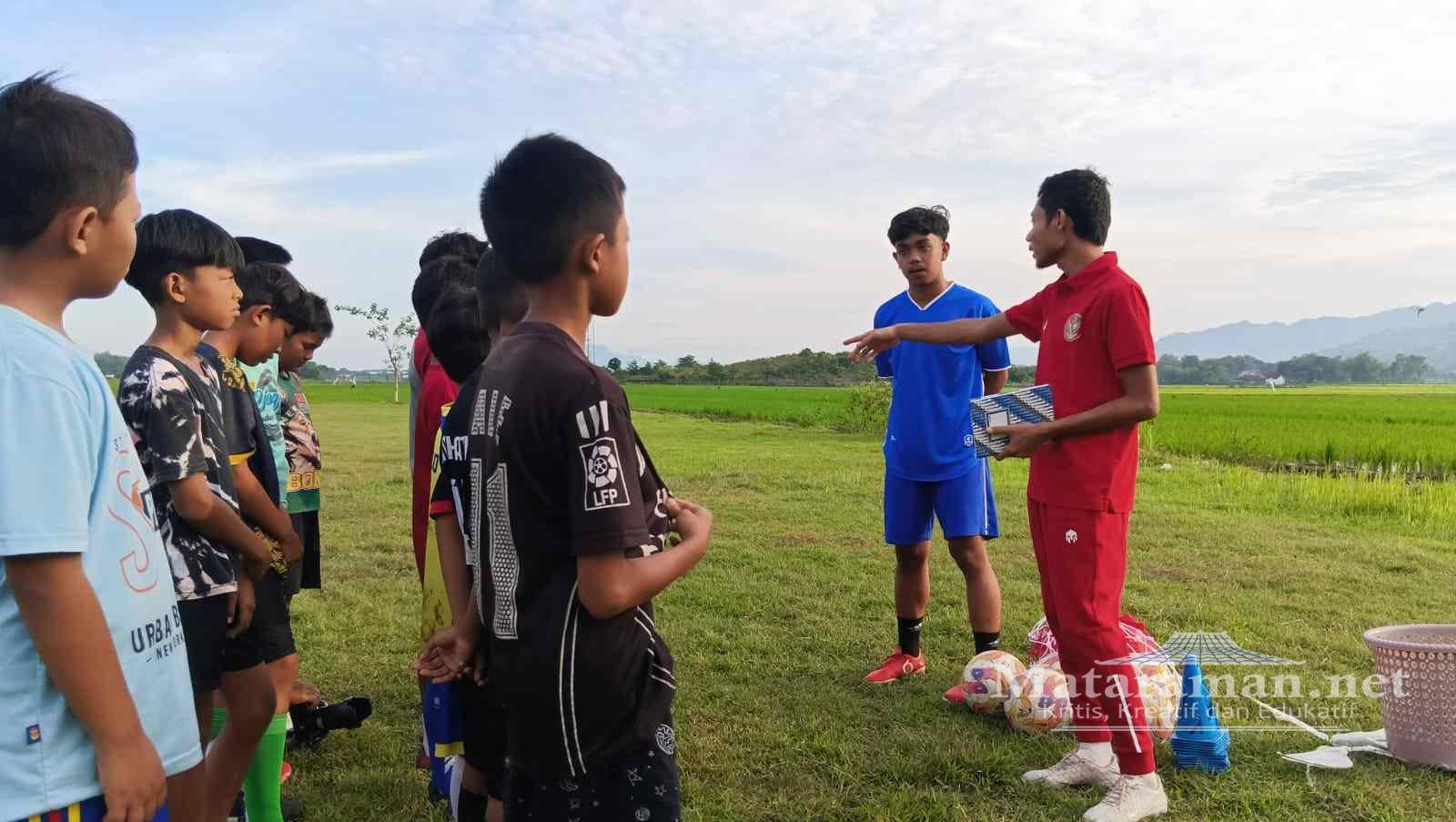 Jalan Evan Dimas Melatih SSB Saraswati Tulungagung, Terpanggil untuk Mendidik Generasi Muda