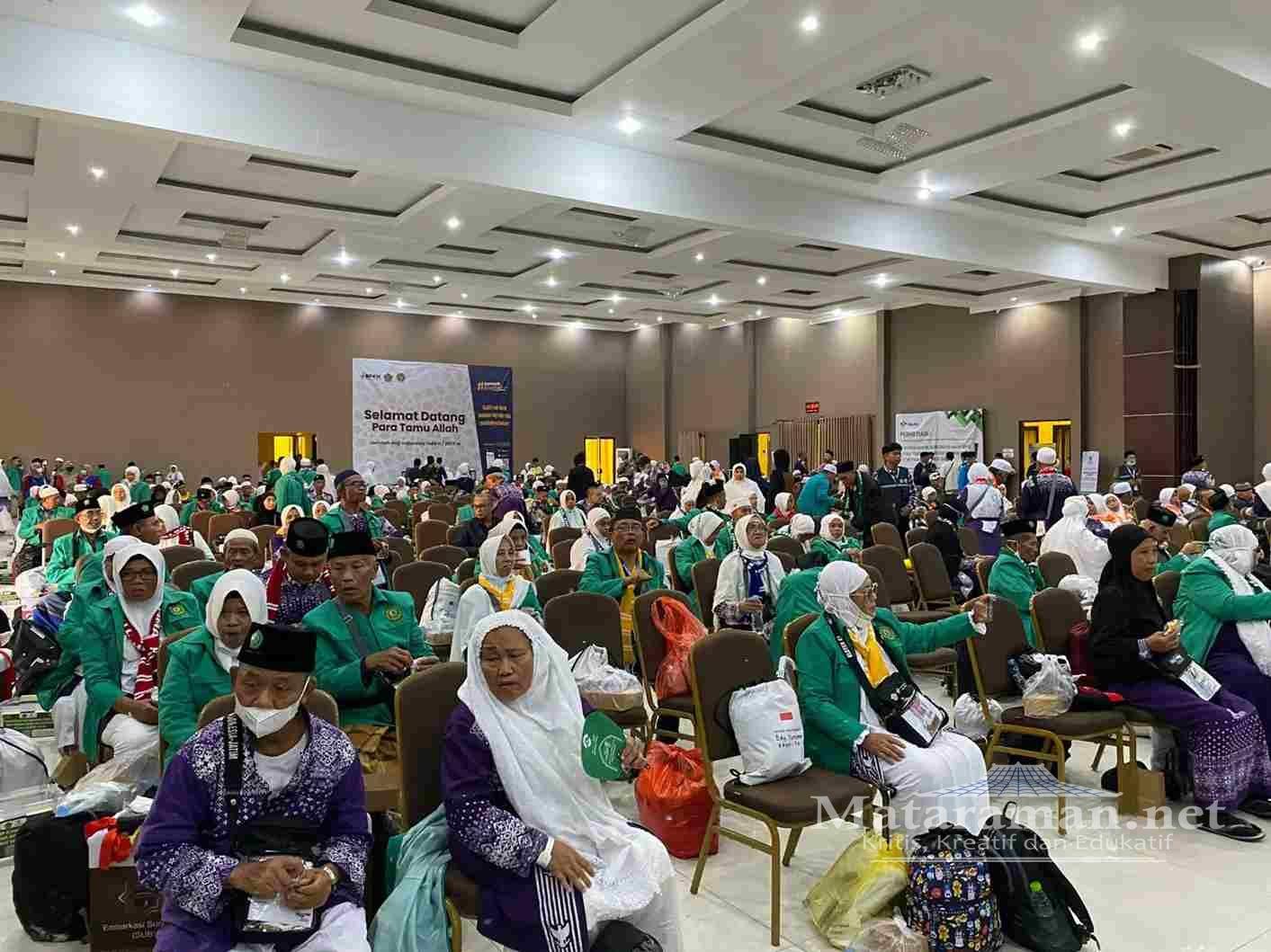 Jemaah Haji Asal Tulungagung Tiba di Tanah Air, Disambut Haru di Asrama Haji Surabaya
