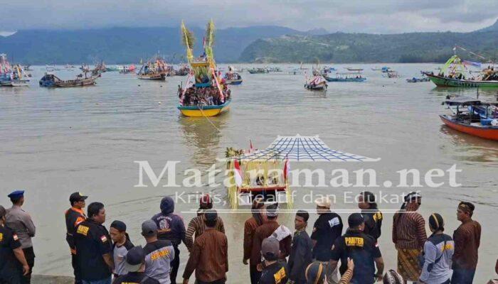 Larung Sembonyo Pantai Popoh, Cara Nelayan Bersyukur Tolak Bala Bencana