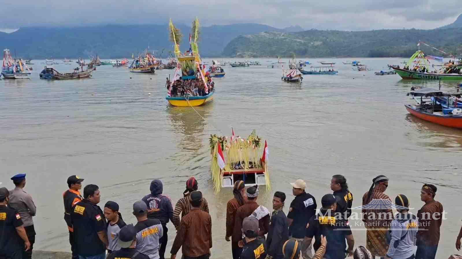 Larung Sembonyo Pantai Popoh, Cara Nelayan Bersyukur Tolak Bala Bencana