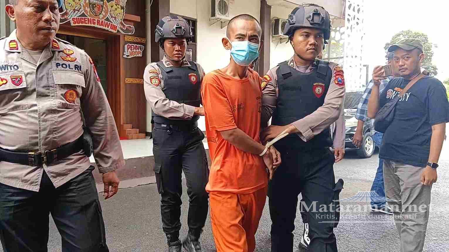 Pria Makasar Gondol Motor Milik Petani Trenggalek