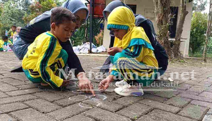 Puluhan Anak Trenggalek Bermain Permainan Tradisional, Lestarikan Kearifan Lokal