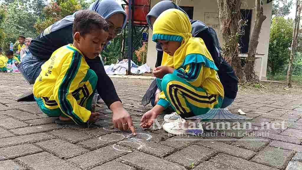 Puluhan Anak Trenggalek Bermain Permainan Tradisional, Lestarikan Kearifan Lokal