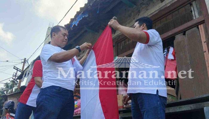 Bakesbangpol-PWI Tulungagung Bagikan 100 Bendera, Bangkitkan Nasionalisme Warga
