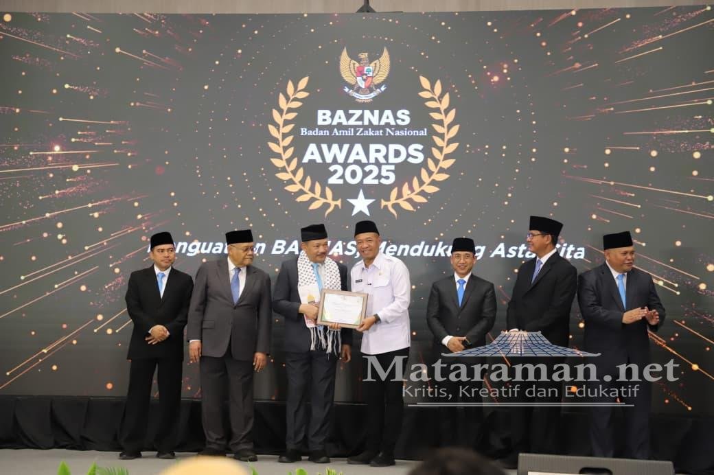 Bupati Gatut Terima Penghargaan BAZNAS Award 'Kepala Daerah Pendukung Gerakan Zakat Indonesia'