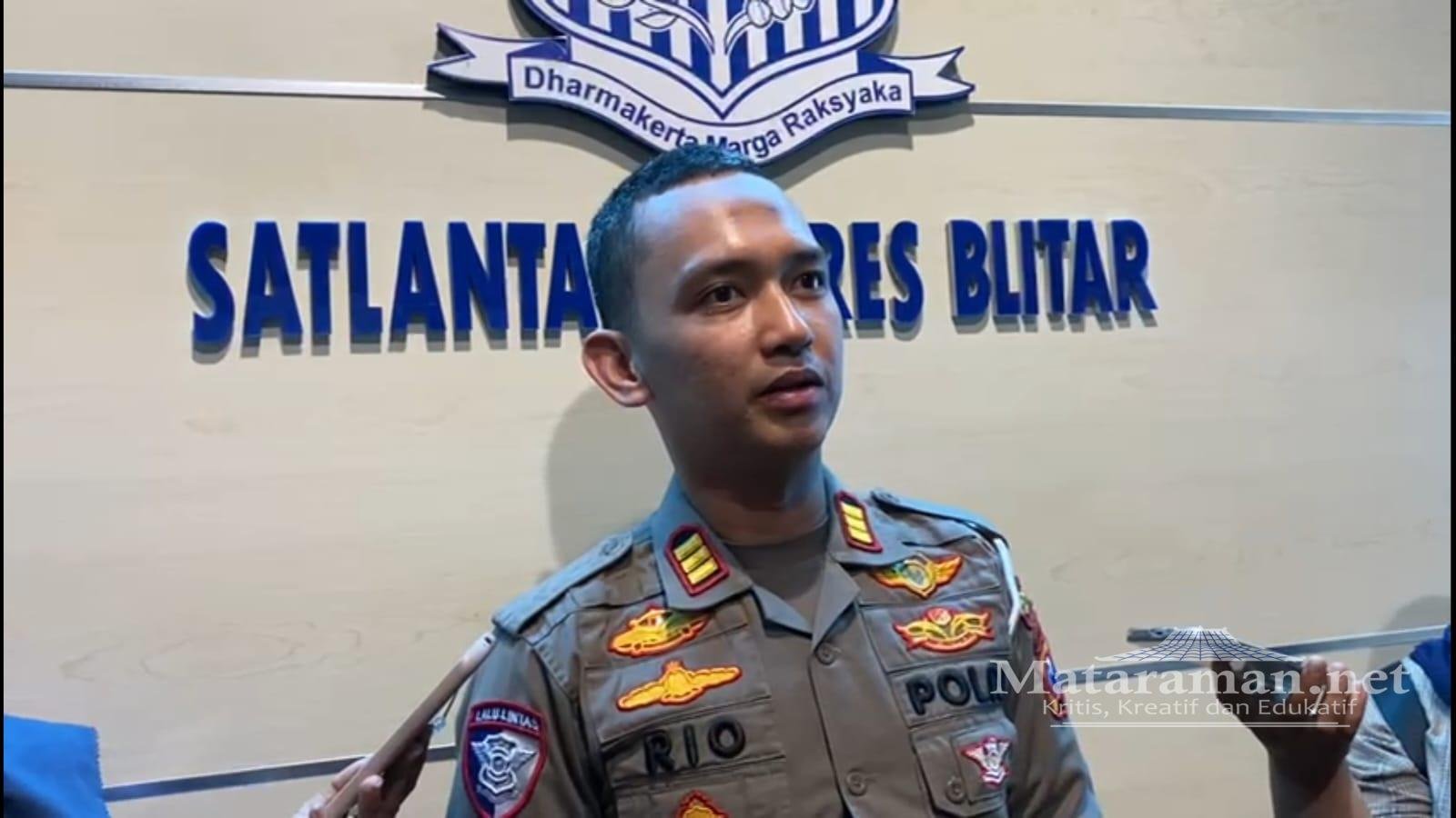 Takut Ditilang, Remaja Pengemudi Pikup Tabrak Polantas Polres Blitar