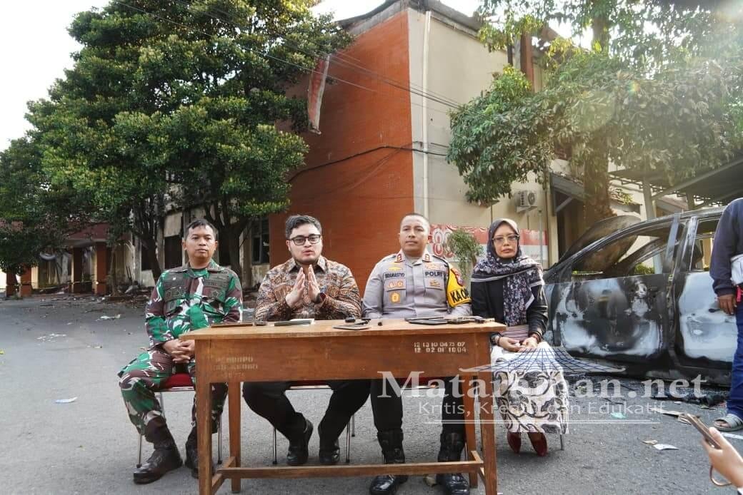 Kantor Pemkab Kediri Usai Dibakar Massa, Mas Dhito Sebut Pelayanan Publik Tetap Berjalan