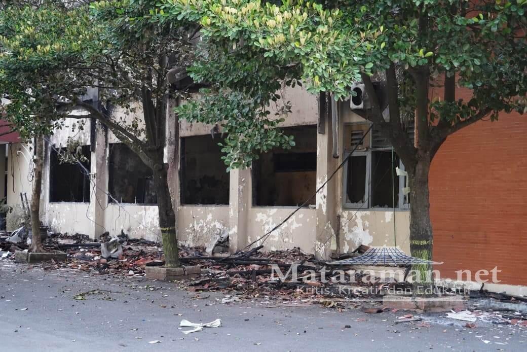 Kantor Pemkab Kediri Usai Dibakar Massa, Mas Dhito Sebut Pelayanan Publik Tetap Berjalan