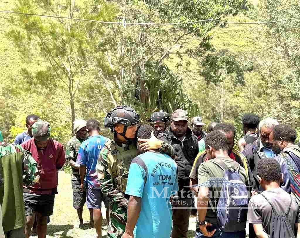 Satgas Yonif 511 Blitar Berbagi Kasih di Tengah Duka Warga Malagai