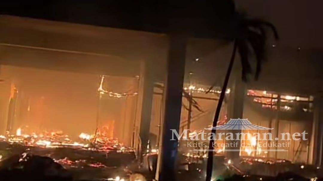 Kantor DPRD Kota Kediri Hangus Dibakar Domonstran